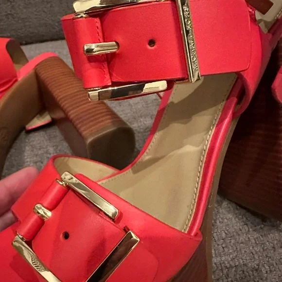 Stylish Red Sandals with Gold Buckles - Picture 3 of 5